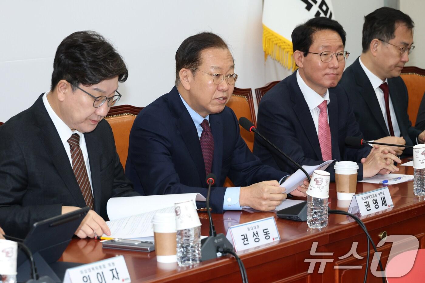 권영세 국민의힘 비상대책위원장이 31일 오전 서울 여의도 국회에서 열린 비상대책위원회의에서 발언을 하고 있다. 2025.3.31/뉴스1 ⓒ News1 이광호 기자