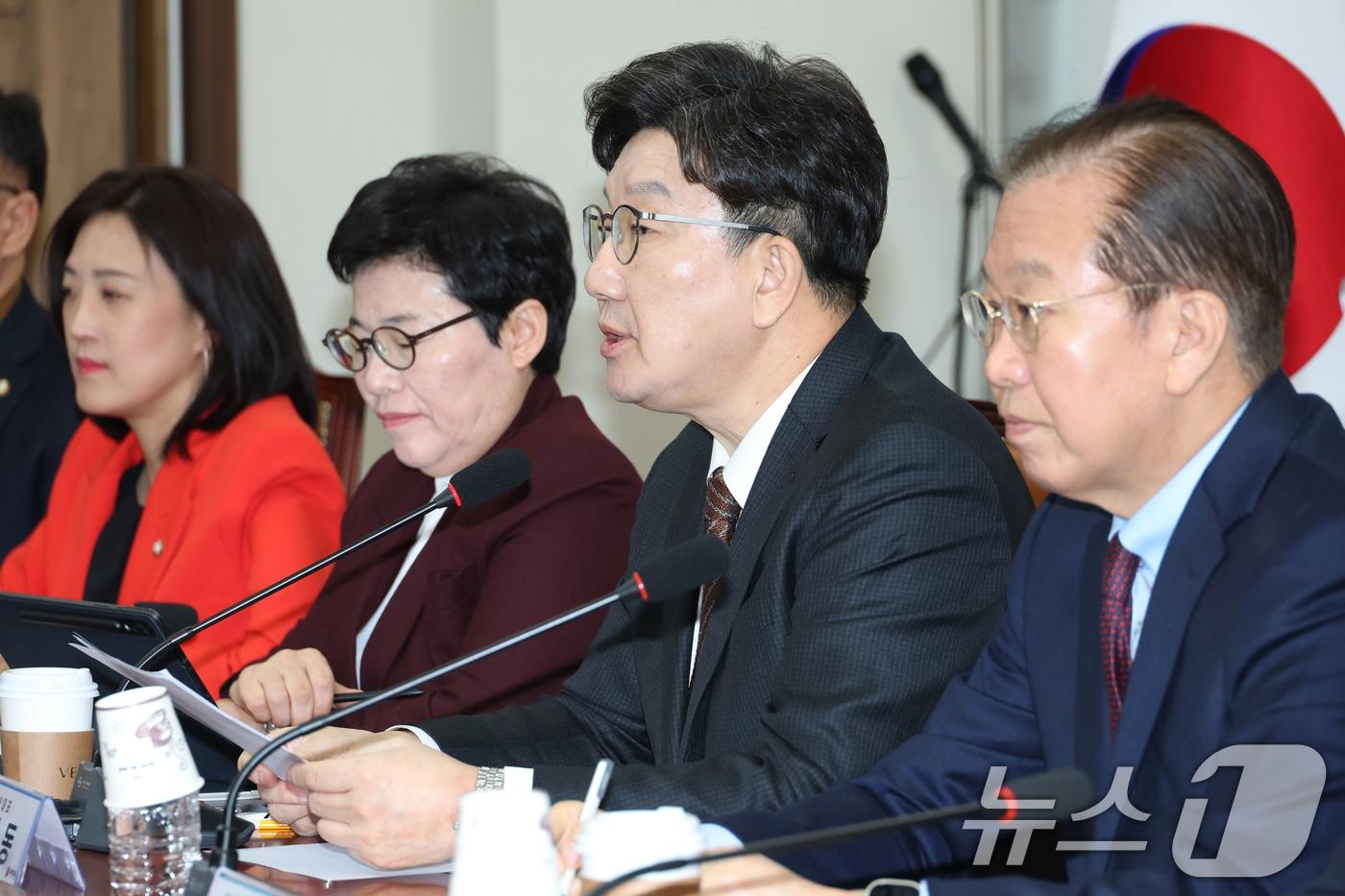 권성동 국민의힘 원내대표가 31일 오전 서울 여의도 국회에서 열린 비상대책위원회의에서 발언을 하고 있다. 2025.3.31/뉴스1 ⓒ News1 이광호 기자