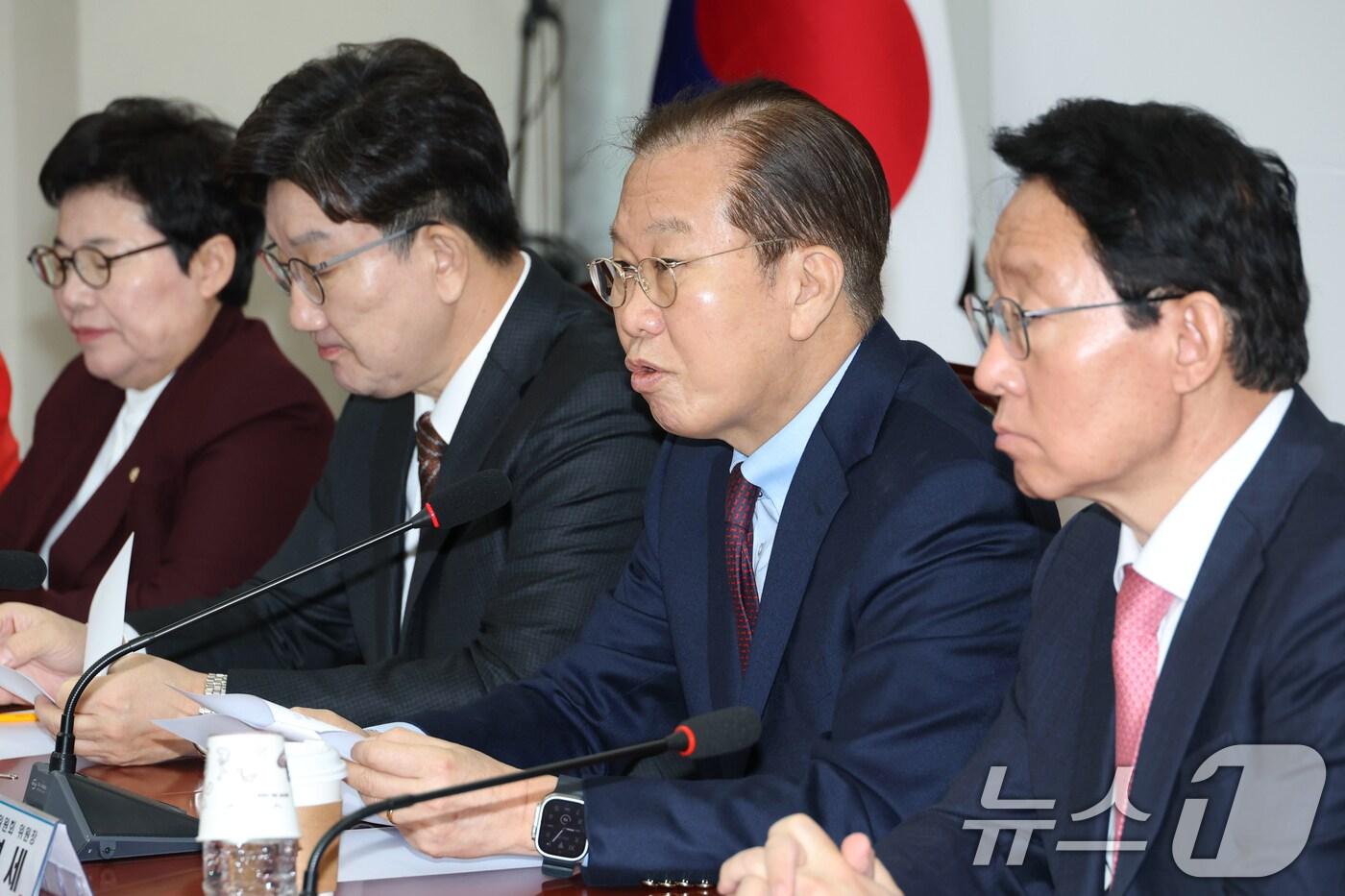 권영세 국민의힘 비상대책위원장이 31일 오전 서울 여의도 국회에서 열린 비상대책위원회의에서 발언을 하고 있다. 2025.3.31/뉴스1 ⓒ News1 이광호 기자