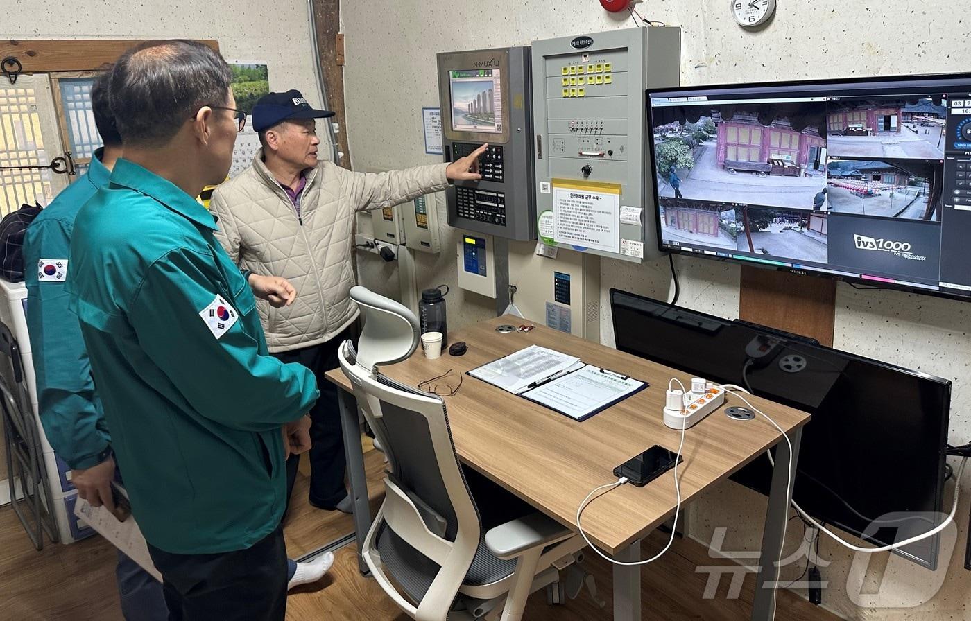 산불 대비 사찰 예찰 모습.(전남도 제공. 재판매 및 DB금지) 2025.3.31/뉴스1