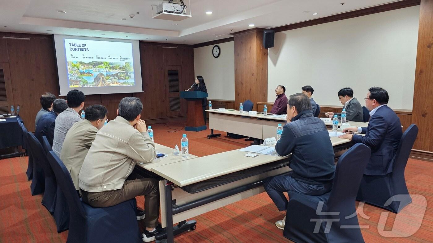 전춘성 군수가 지난 26일~27일 강원 평창을 찾아 임학운 모나 용평 대표 등을 만나 신광재를 홍보하고 있다.(진안군 제공. 재판매 및 DB금지)2025.3.31/뉴스1