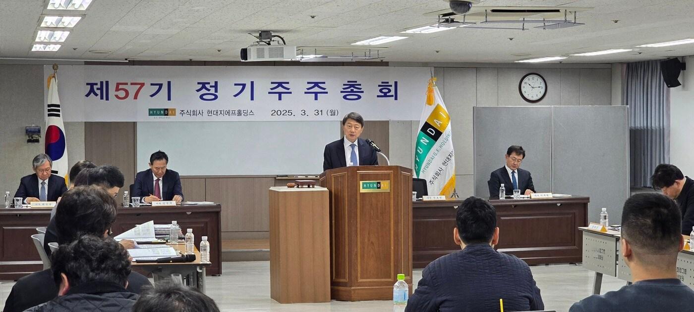 장호진 현대지에프홀딩스 대표는 31일 서울 강동구 현대백화점그룹 인재개발원에서 열린 정기 주주총회에서 발언하고 있다&#40;현대지에프홀딩스 제공&#41;.