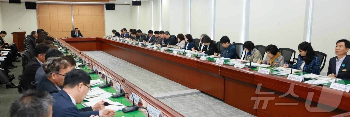 본문 이미지 - 완주군은 31일 오전 군청 회의실에서 확대간부회의를 개최했다.(완주군 제공. 재판매 및 DB금지)2025.3.31/뉴스1