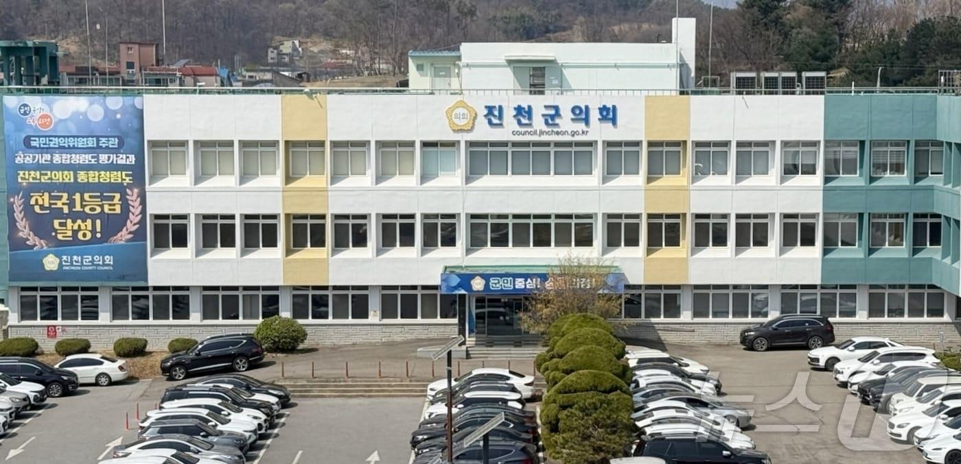 충북 진천군의회 전경/뉴스1