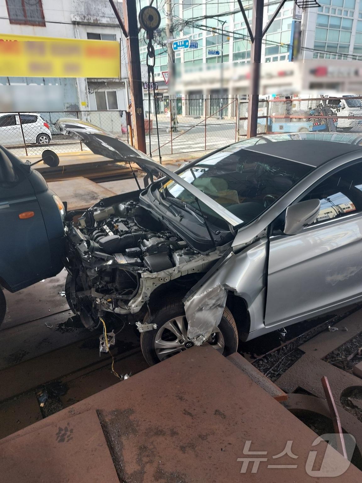 본문 이미지 - 30일 오전 부산 사상구 감전동 3중 추돌사고 현장.(사상경찰서 제공. 재판매 및 DB 금지)