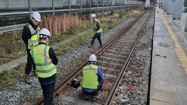 본문 이미지 - 부산역 정밀진단 모습.&#40;국가철도공단 제공&#41;