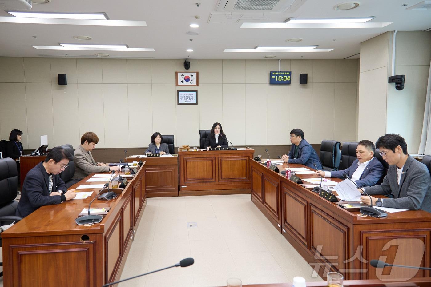 31일 열린 용인시의회 의회운영위원회 회의 모습.&#40;시의회 제공&#41;