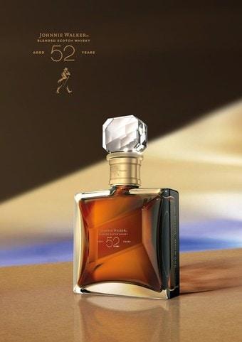 본문 이미지 - 조니워커가 국내에서 최초로 출시한 글로벌 리미티드 에디션 '조니워커 52년'(디아지오코리아 제공)