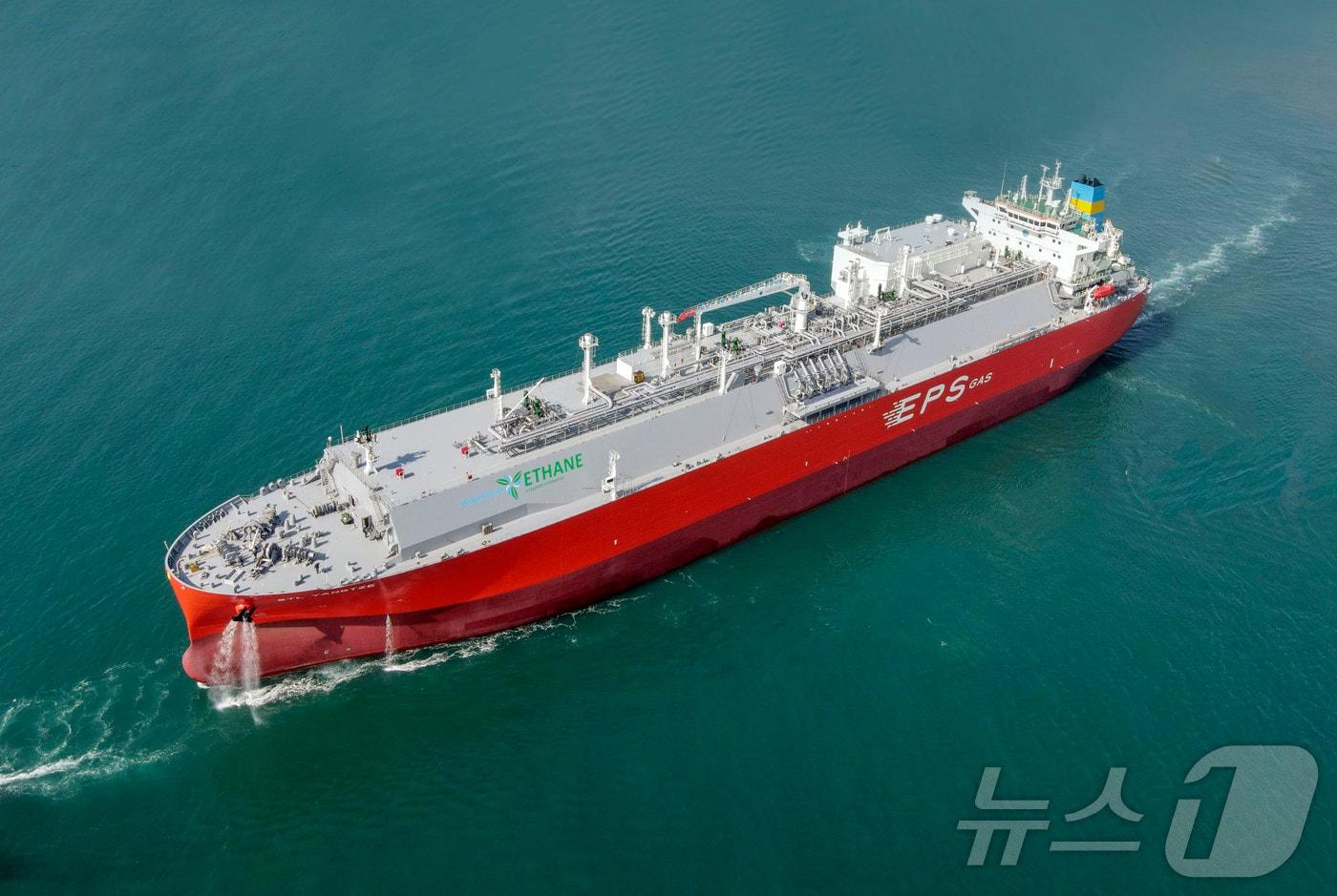 본문 이미지 - HD현대중공업의 초대형 에탄운반선(HD한국조선해양 제공)