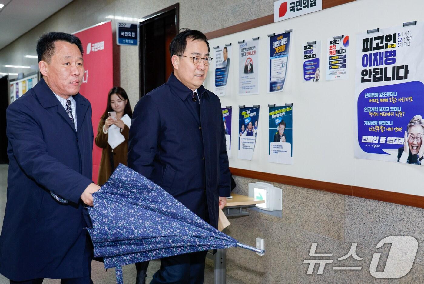 최형두 국민의힘 의원이 4일 서울 여의도 국회에서 비공개로 열린 개헌특위 1차 회의에 참석하고 있다. 2025.3.4/뉴스1 ⓒ News1 안은나 기자