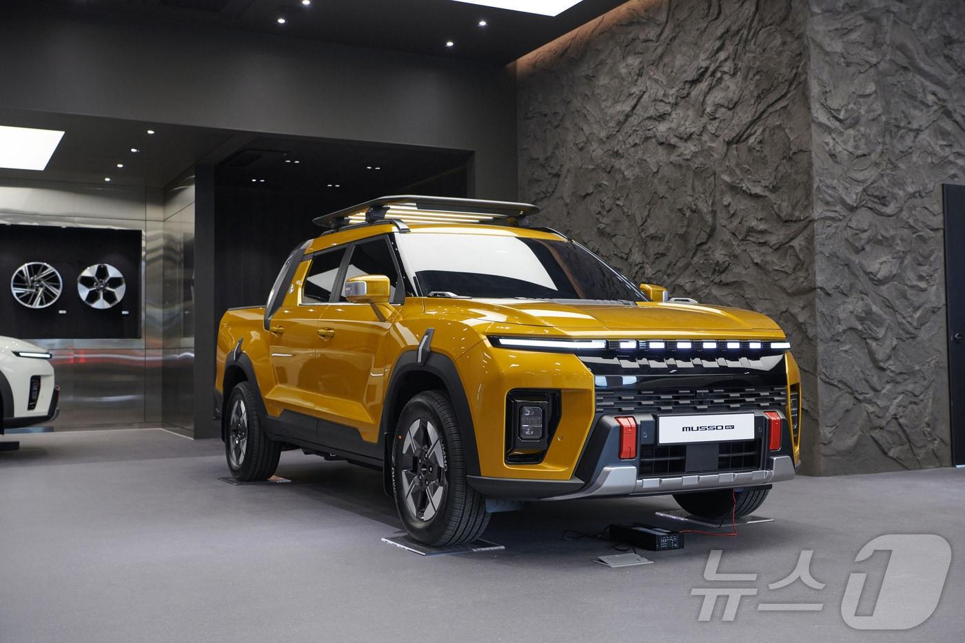 KGM '익스피리언스센터(Experience Center) 강남'에 전시된 무쏘 EV (KGM 제공) 