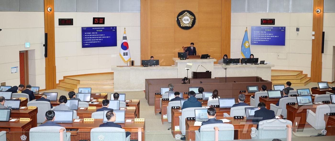 본문 이미지 - 경북 포항시의회 제322회 임시회 개회 모습, (포항시의회제공, 재판매 및 DB 금지) 2025.3.4/뉴스1 
