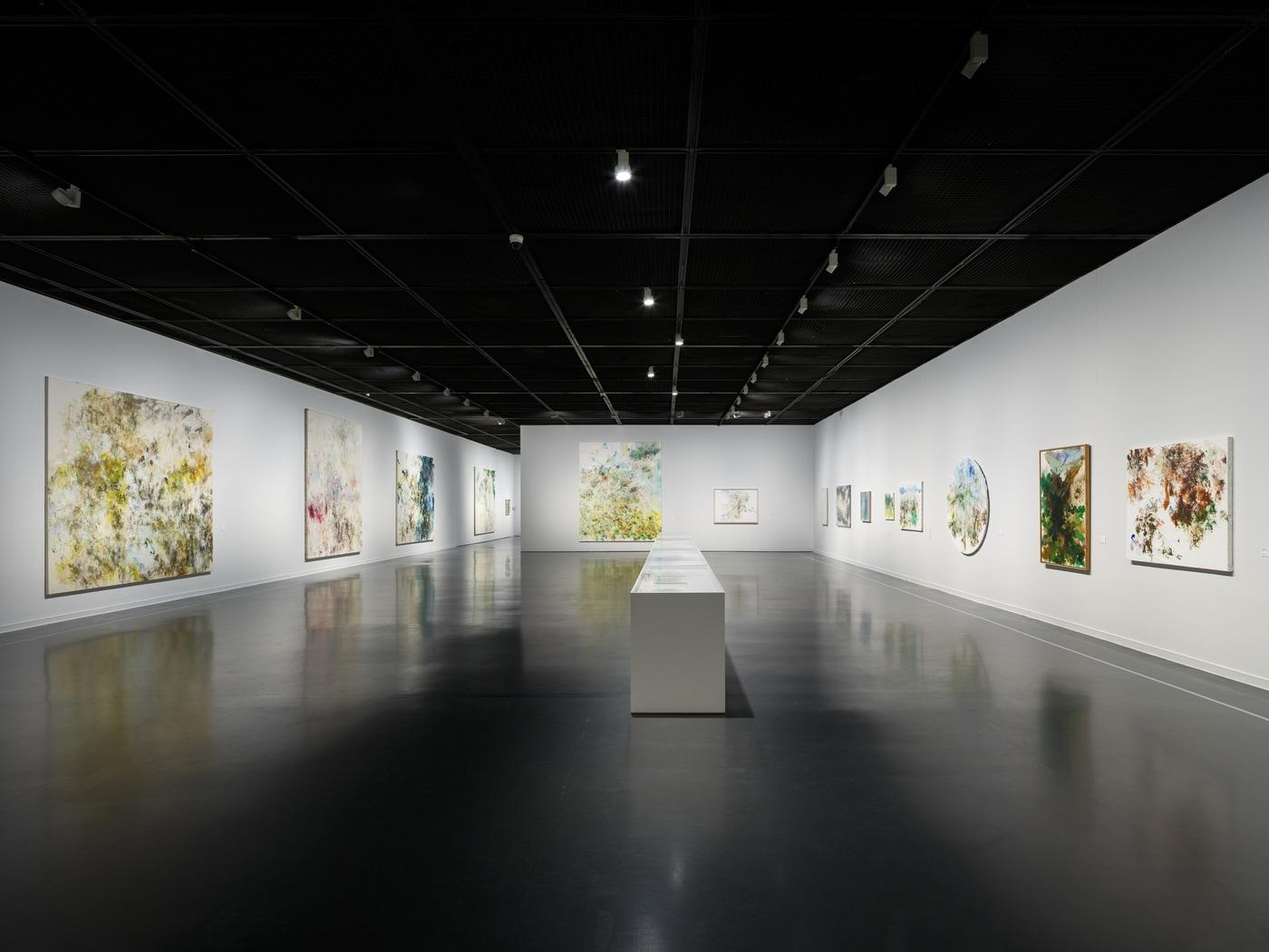 본문 이미지 - '강명희-방문 Visit' 전시 전경 (서울시립미술관 제공)