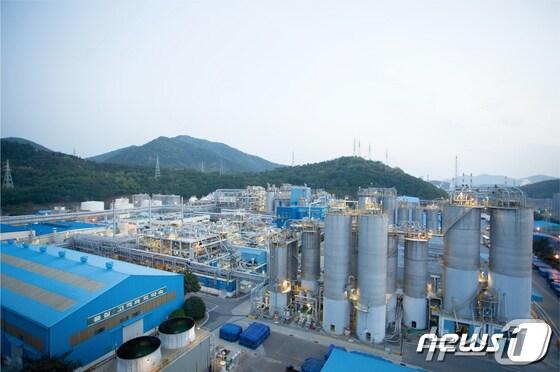 본문 이미지 - 롯데케미칼 여수공장 전경.(롯데케미칼 제공)2023.6.13/뉴스1