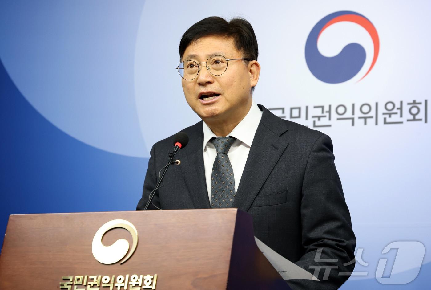 본문 이미지 - 김응태 국민권익위원회 심사보호국장이 지난해 3월 5일 오전 세종시 정부세종청사에서 2024년 12월 비상계엄 관련 접수된 공익신고와 관련한 입장과 처리과정 등을 설명하는 모습. 2025.3.5 ⓒ 뉴스1 김기남 기자