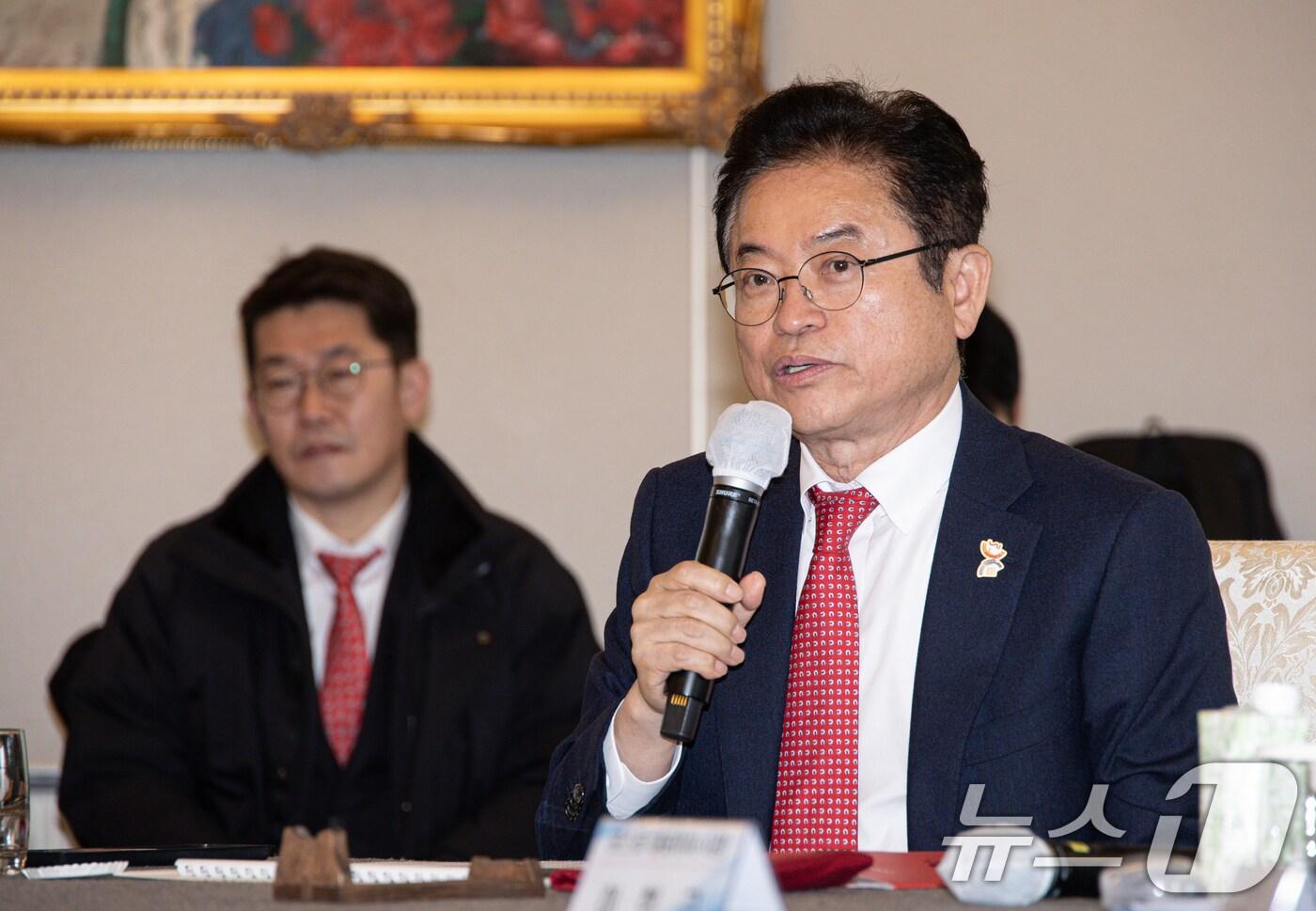 이철우 경북도지사가 5일 오전 경북 포항시 남구 청송대에서 열린 철강 산업 위기 극복을 위한 현장 간담회에서 발언을 하고 있다. 2025.3.5/뉴스1 ⓒ News1 이재명 기자