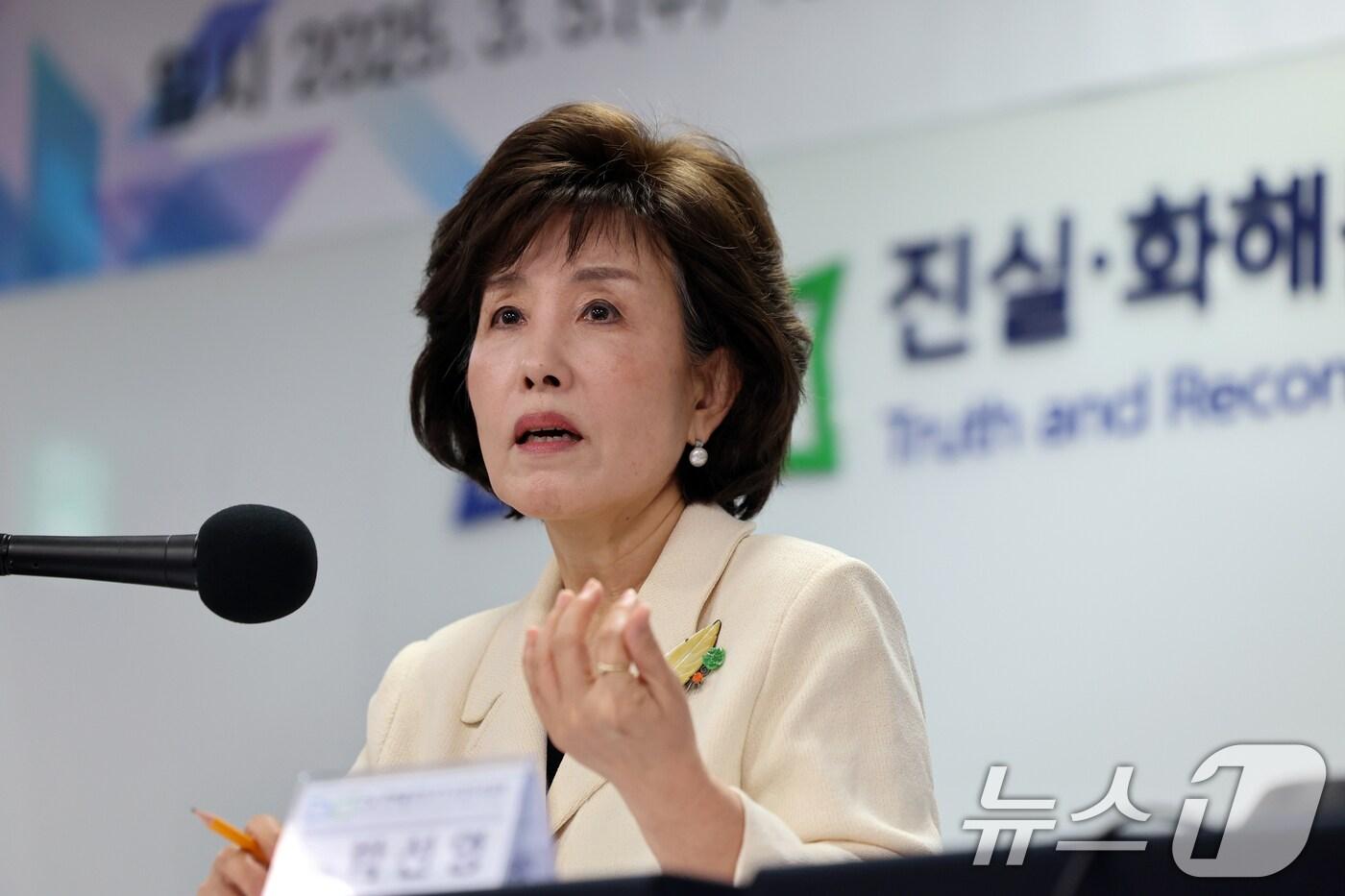 박선영 진실·화해를위한과거사정리위원회&#40;진화위&#41; 위원장이 5일 오전 서울 중구 진화위 대회의실에서 열린 &#39;제100차 위원회 기념 기자간담회&#39;에서 취재진 질문에 답하고 있다. 2025.3.5/뉴스1 ⓒ News1 황기선 기자