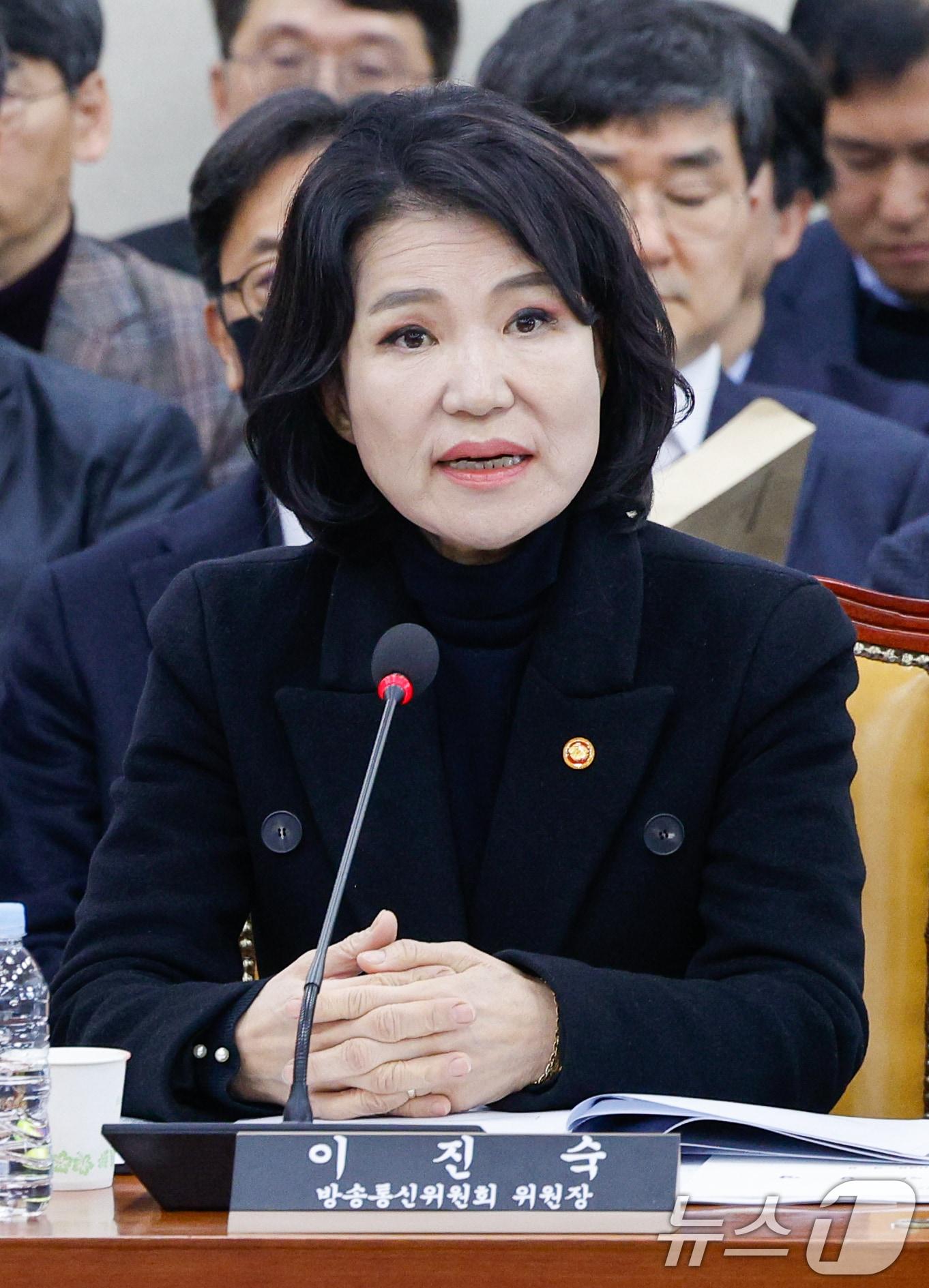 이진숙 방송통신위원회 위원장이 5일 서울 여의도 국회에서 열린 제423회 국회(임시회) 제1차 과학기술정보방송통신위원회 전체회의에 출석해 현안 질의에 답하고 있다. 2025.3.5/뉴스1 ⓒ News1 안은나 기자