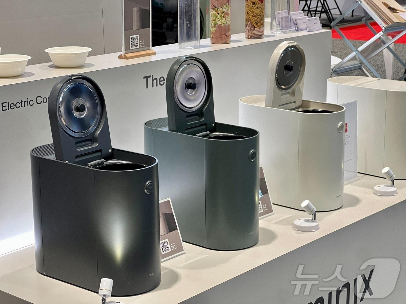 본문 이미지 - 미닉스 2025 시카고 가정용품 전시회 홍보 부스 (미닉스 제공)