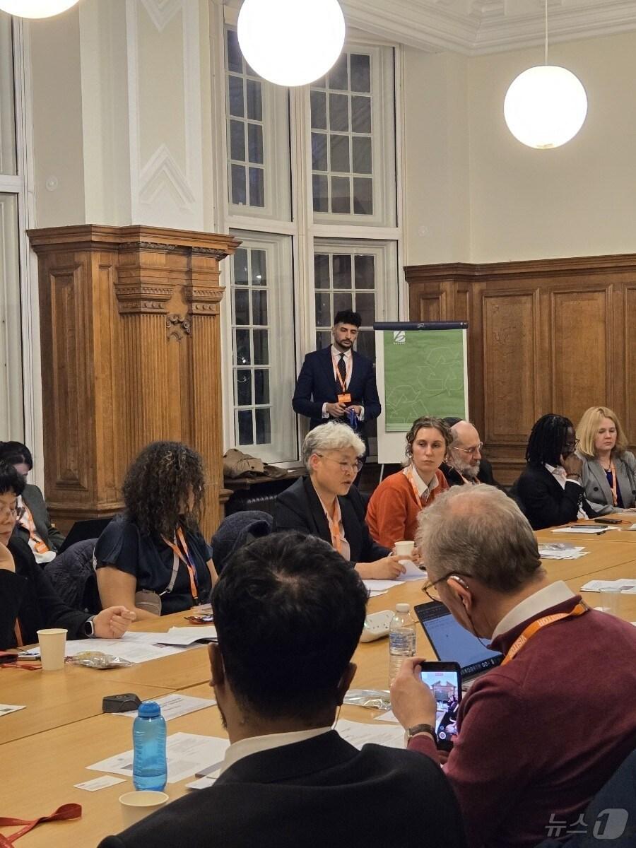 본문 이미지 - 4일(현지시간) 영국 웨스터민스터 궁전에서 한반도미래여성연구소와 APPG-NK가 북한 인권 세미나를 개최한 모습 (연구소 제공)