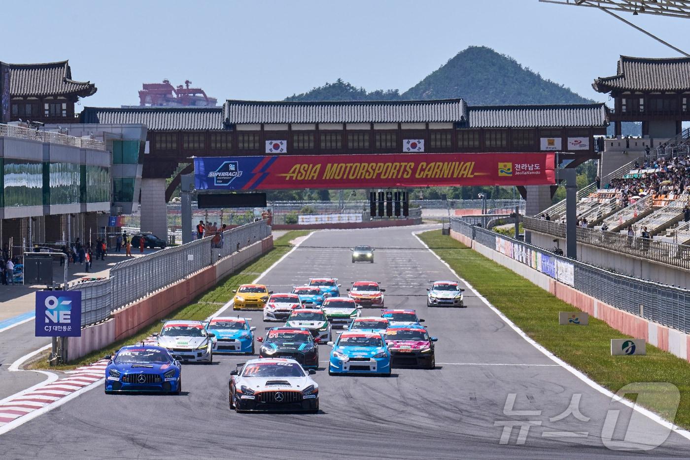 슈퍼레이스가 올 시즌부터 GT 클래스를 A-B로 세분화 한다. &#40;슈퍼레이스 제공&#41;