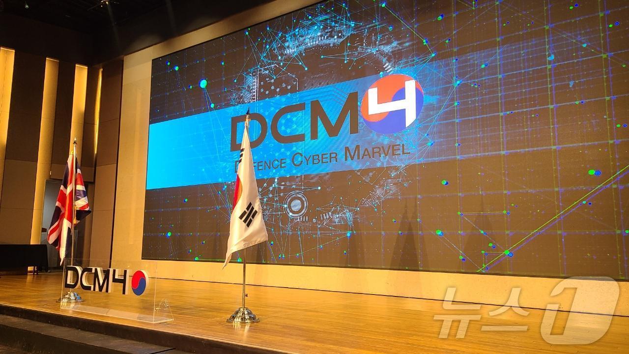 본문 이미지 -  LIG넥스원은 경기 고양시 소노캄 호텔에서 진행된 다국적 사이버 방어 훈련 '디펜스 사이버 마블 4(DCM4)'에 참가했다고 5일 밝혔다. (LIG넥스원 제공)