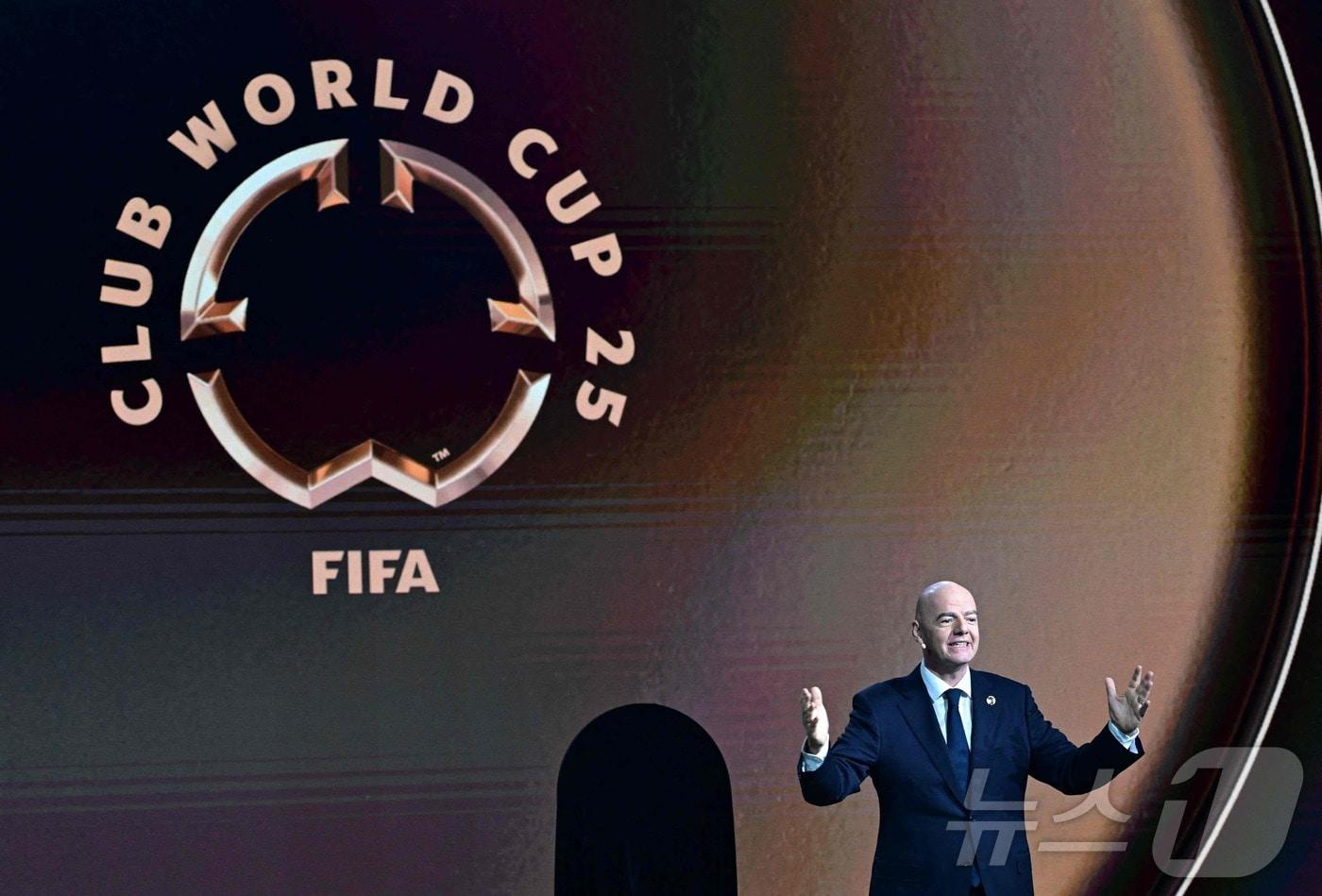 국제축구연맹(FIFA)이 클럽 월드컵 총상금을 10억달러(약 1조4400억)로 책정했다. ⓒ AFP=뉴스1