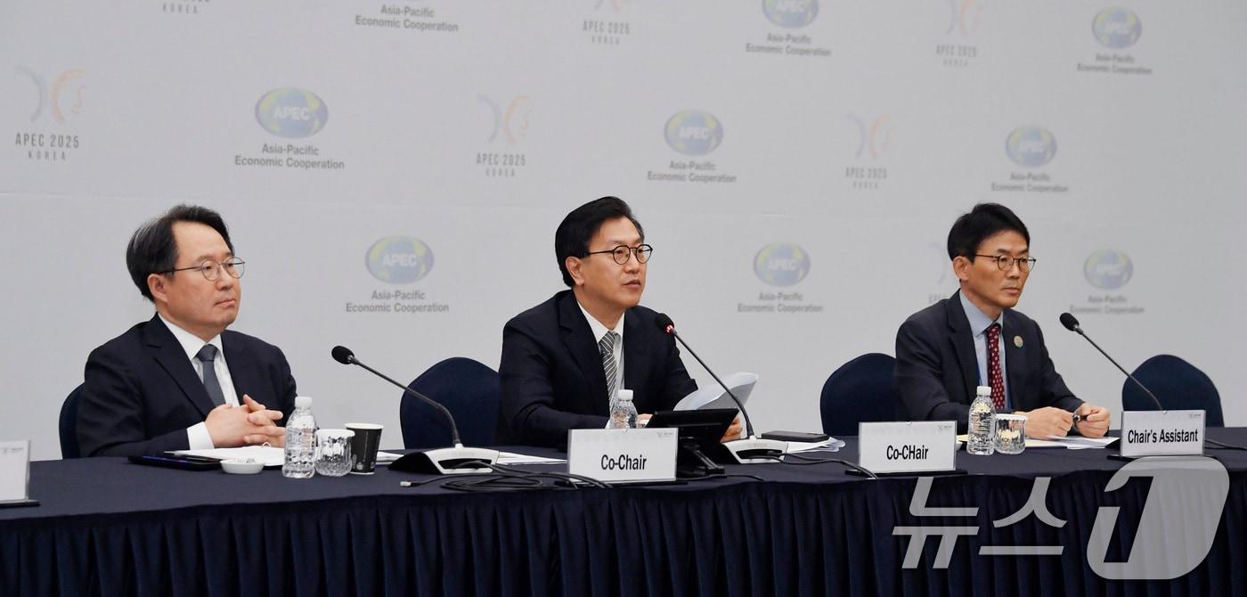 김범석 기획재정부 차관이 6일 오전 경북 경주시 경주화백컨벤션센터에서 열린 &#39;아시아태평양경제협력체&#40;APEC&#41; 재무차관회의&#39;에서 개회사를 하고 있다. &#40;기획재정부 제공. 재판매 및 DB 금지&#41; 2025.3.6/뉴스1