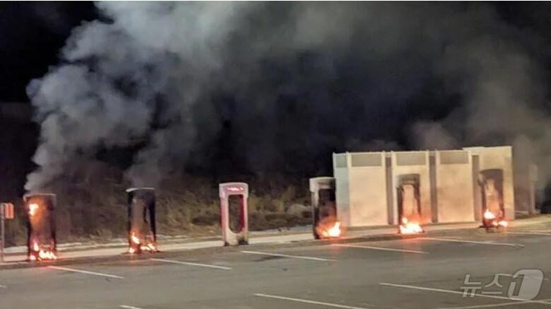 본문 이미지 - 테슬라 방화 현장 - 소방서 배포