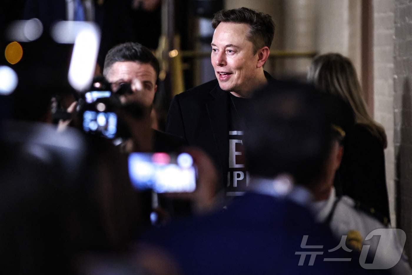 일론 머스크 미국 정부 효율부 수장이 5일(현지시간) 워싱턴 의사당에서 공화당 하원 의원들을 만난 뒤 떠나고 있다. 2025.03.06 ⓒ AFP=뉴스1 ⓒ News1 우동명 기자