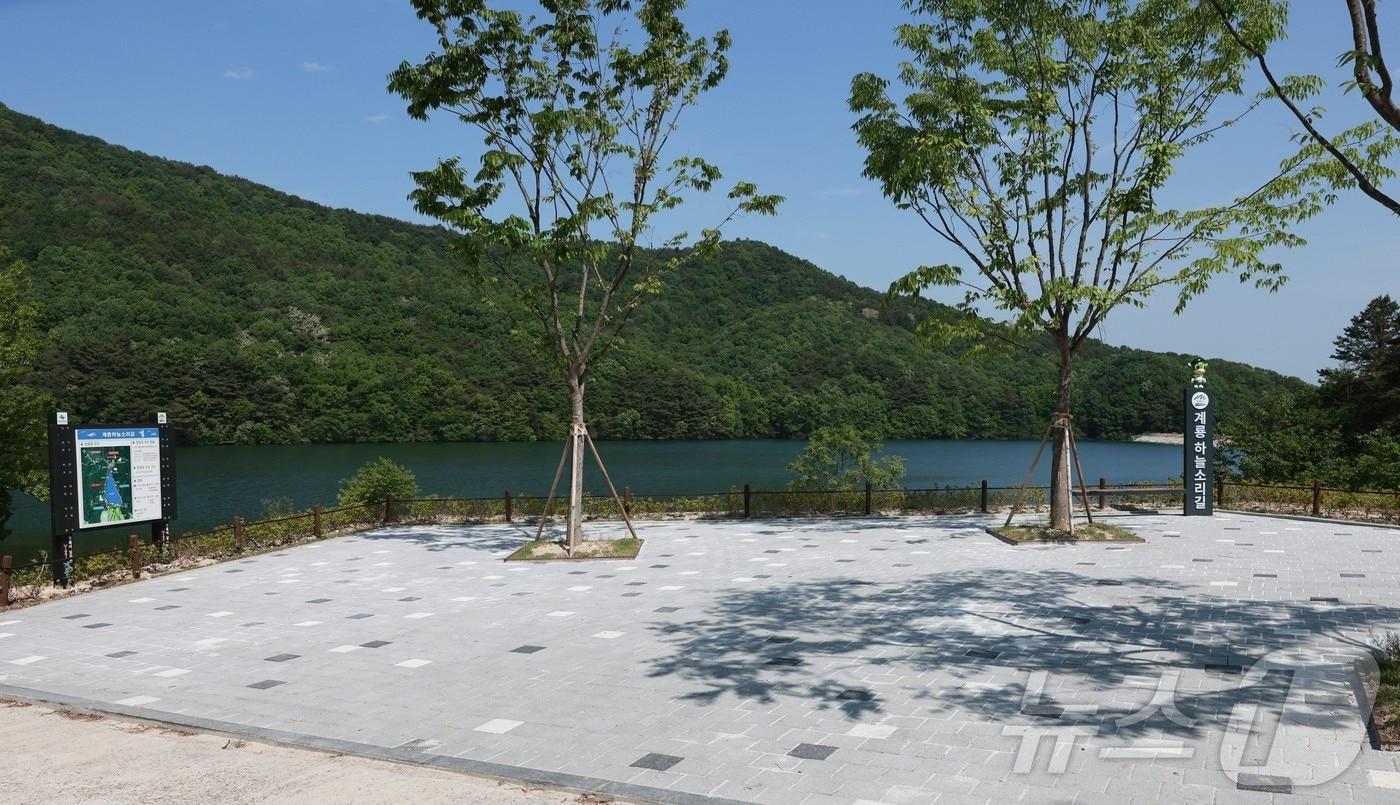 ‘안보생태탐방로’ 시작 구간 용동저수지. (계룡시 제공. 재판매 및 DB금지) /뉴스1