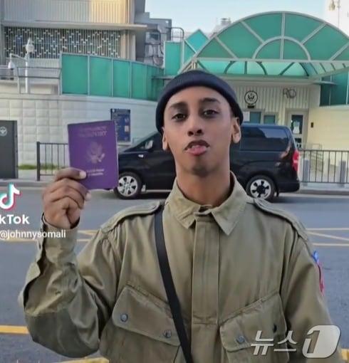 본문 이미지 - 소녀상을 모욕하고 편의점에서 컵라면을 쏟는 등 한국에서 난동을 벌인 유튜버 조니 소말리 (조니 소말리 인스타그램 갈무리)