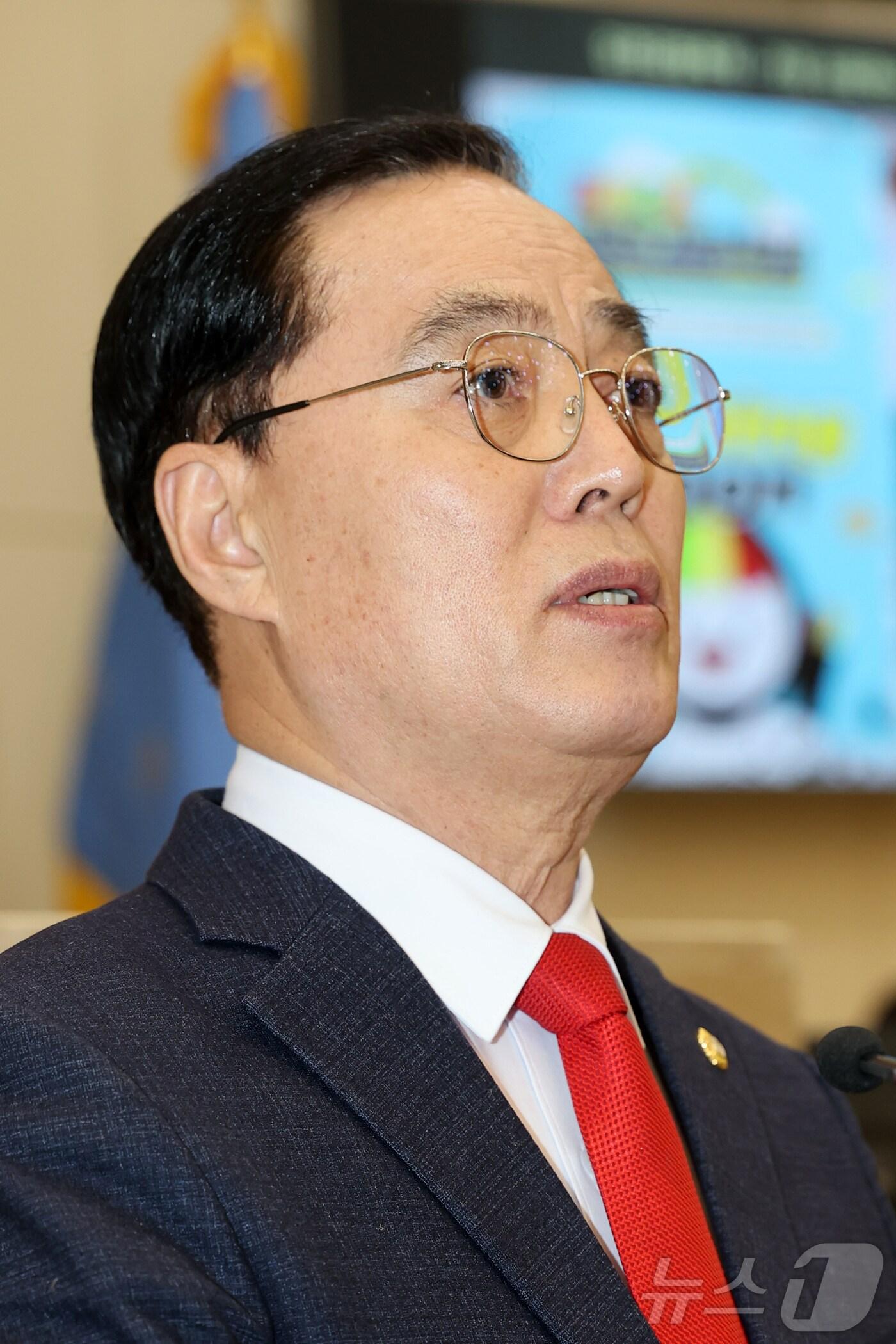 본문 이미지 -  이상범 경북 포항시의회 가 선거구 의원이 6일 포항시 제322회 임시회에서 시정 질문을 하고 있다. (포항시의회제공, 재판"매 및 DB 금지) 2025.3.6/뉴스1