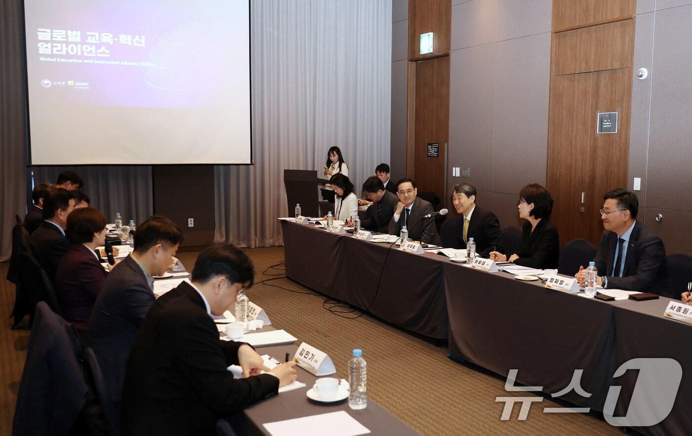 이주호 사회부총리 겸 교육부 장관이 6일 서울 중구 프레이저 플레이스 남대문 서울 호텔에서 열린 &#39;제1차 글로벌 교육·혁신 얼라이언스&#40;GEIA&#41; 한국위원회 회의&#39;에서 발언하고 있다. &#40;교육부 제공. 재판매 및 DB 금지&#41; 2025.3.6/뉴스1 ⓒ News1 김진환 기자