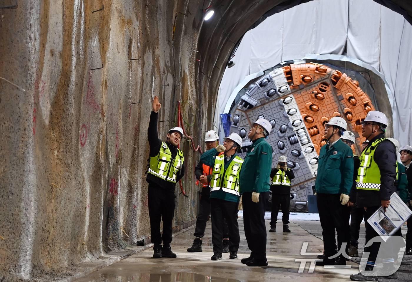  강원도 춘천시 동서고속화 철도 건설사업 현장 안전점검 활동.(사진은 기사와 관련없음)/뉴스1 DB