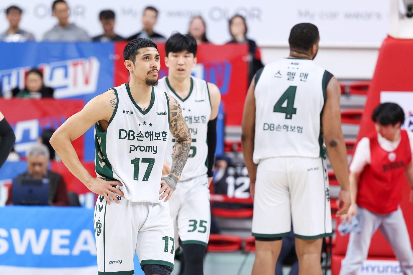 본문 이미지 - 프로농구 6위 원주 DB는 7위 안양 정관장과 승차가 2.5경기로 좁혀졌다. (KBL 제공)
