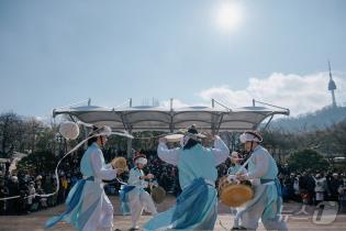 본문 이미지 -  남산골한옥마을 설맞이 행사.(서울시 제공)