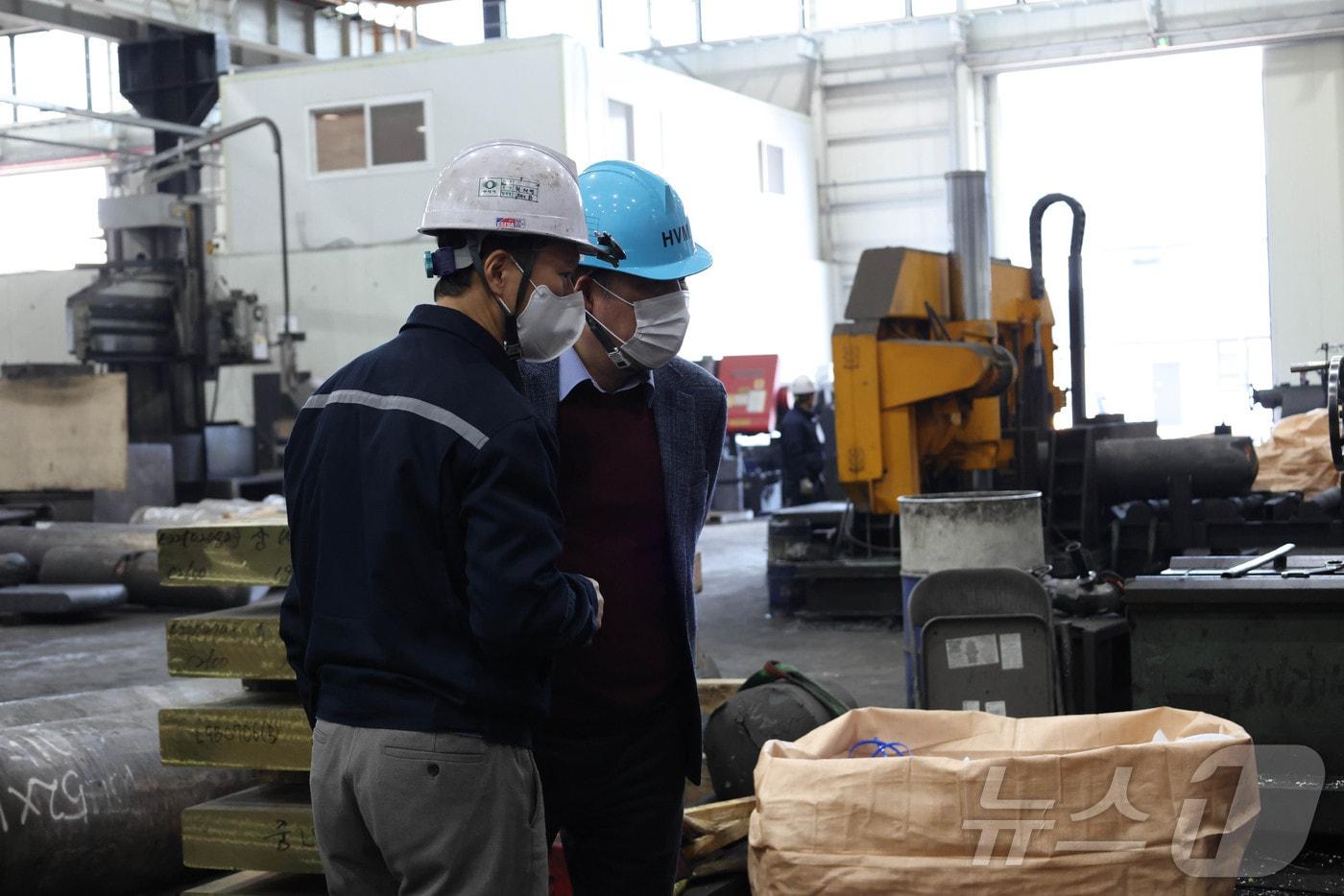 김영신 중소기업기술정보진흥원 원장이 HVM을 찾아 소통 간담회를 가졌다 (TIPA 제공)