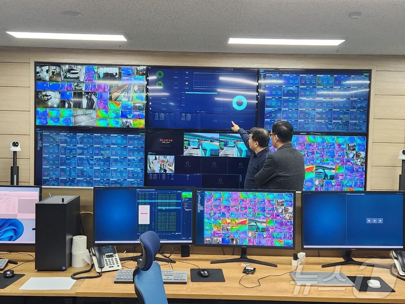 본문 이미지 - 열화상카메라 통합관제.(중구청 제공)