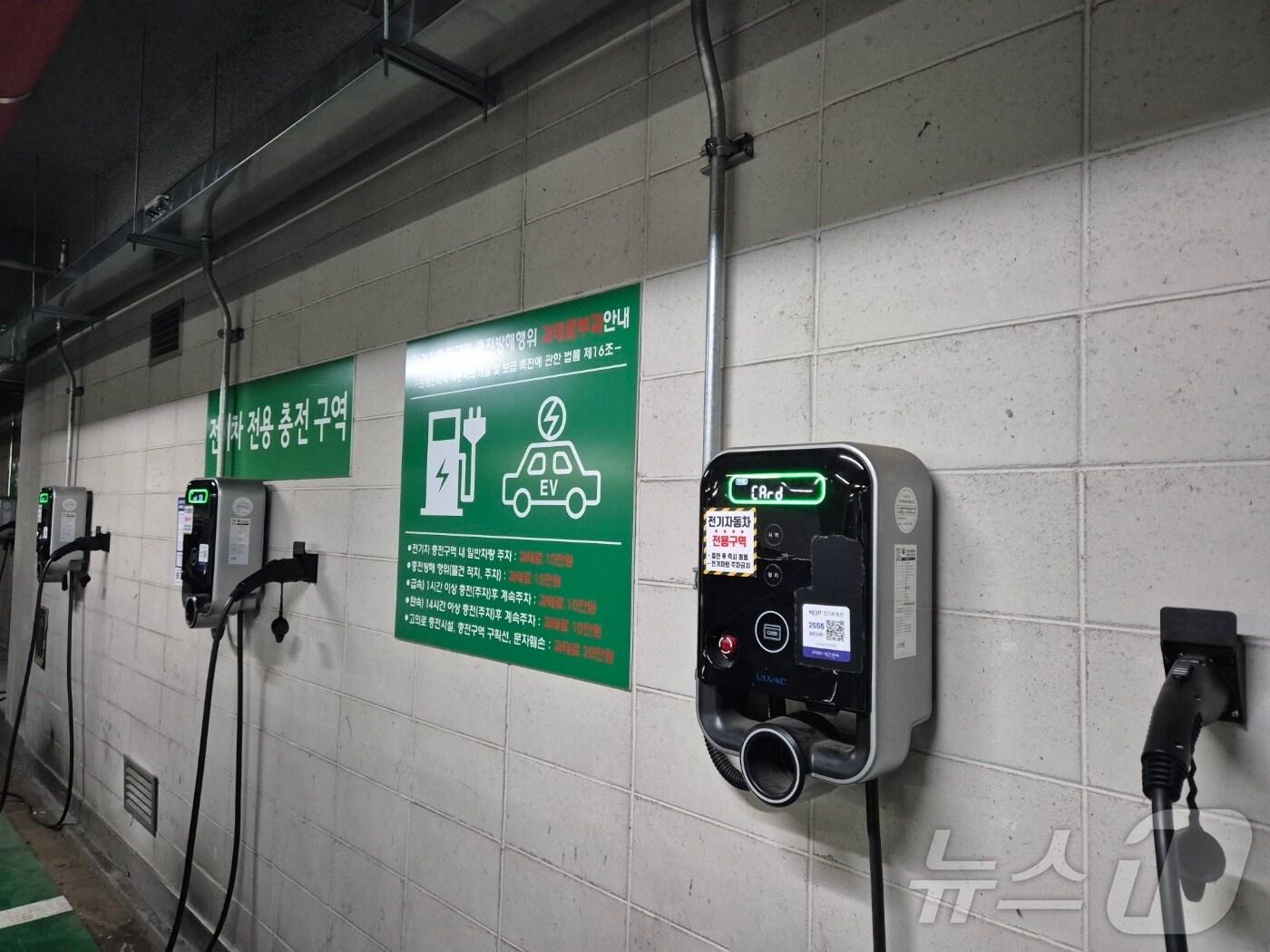 본문 이미지 - 마포구청 지하주차장 전기차충전소.(마포구청 제공)