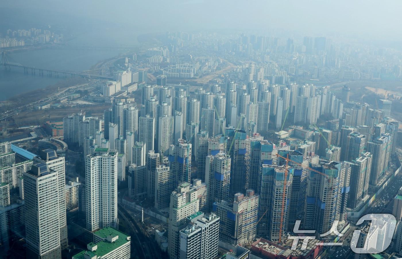 서울 송파구 시그니엘 서울에서 바라본 잠실 아파트 단지 /뉴스1 ⓒ News1 권현진 기자