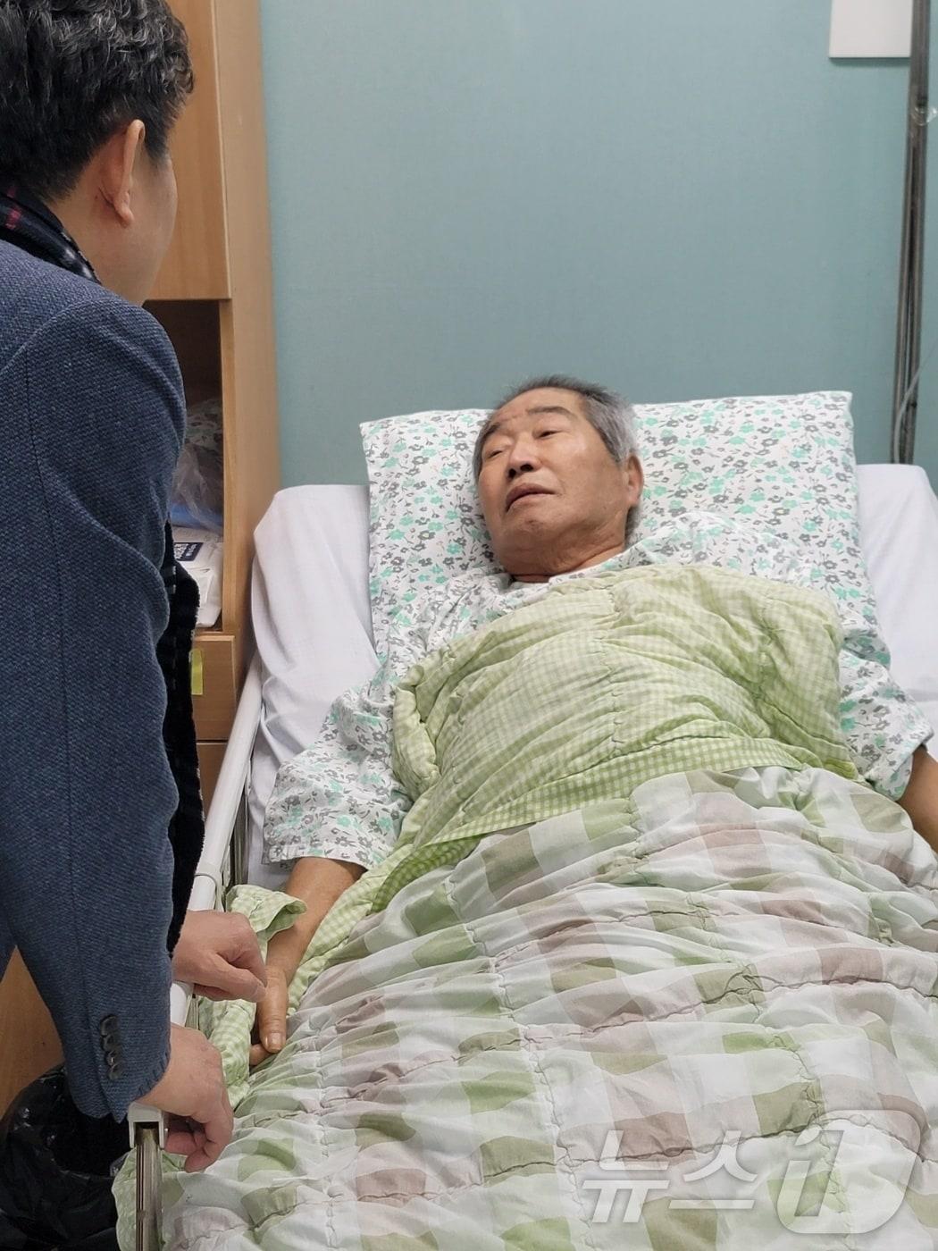 본문 이미지 - 배성서 전 감독이 5일 별세했다. 사진은 지난 2월 투병 중이던 고인의 생전 모습. (일구회 제공)