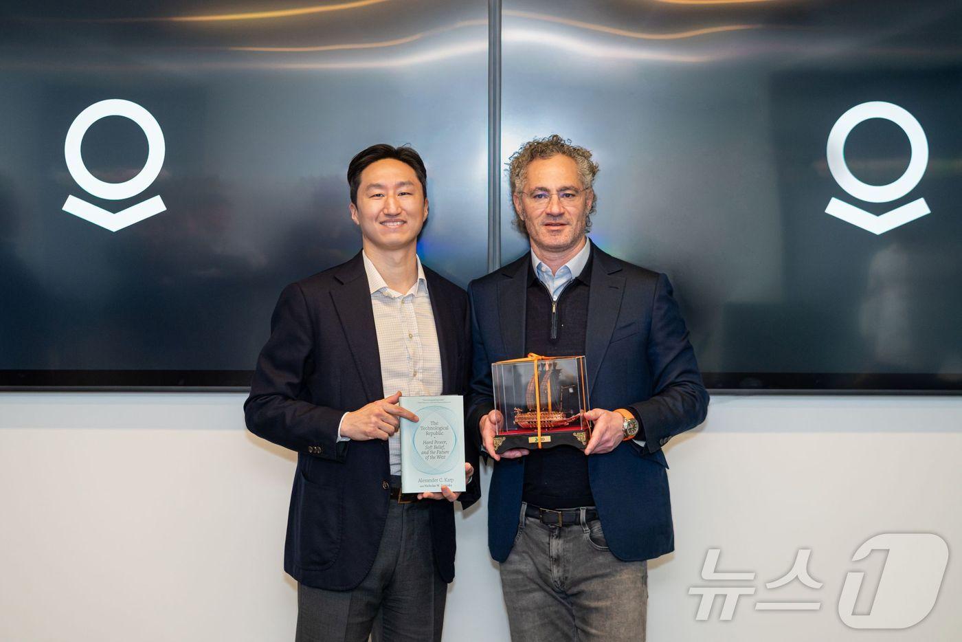 정기선 HD현대 수석부회장과 알렉스 카프 팔란티어 대표&#40;HD현대 링크드인 갈무리&#41;