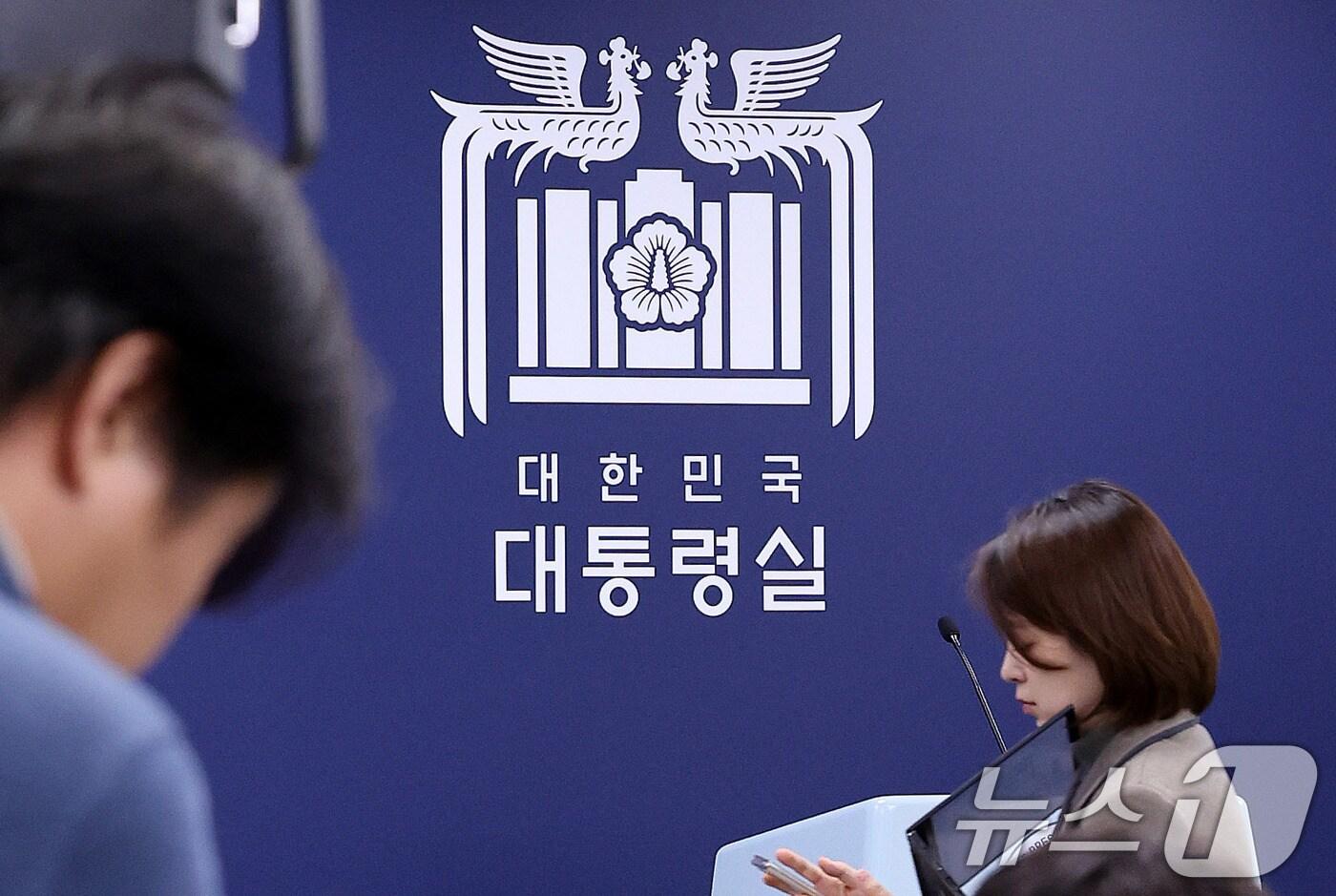 7일 서울 용산 대통령 청사 기자실 브리핑 라운지에서 취재진이 분주하게 움직이고 있다.. 2025.3.7/뉴스1 ⓒ News1 박지혜 기자