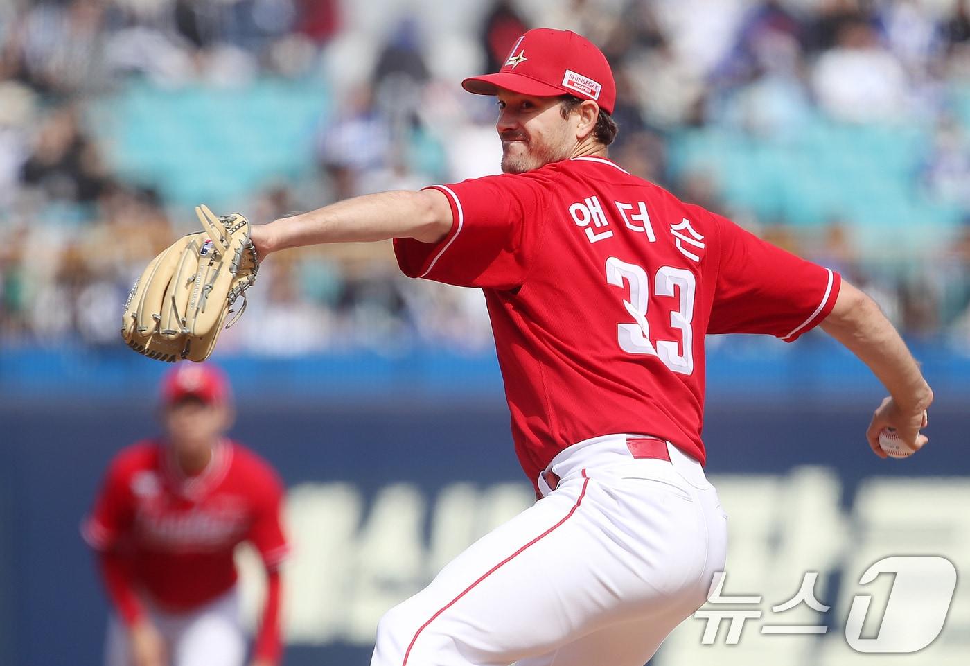 8일 오후 대구 삼성라이온즈파크에서 열린 프로야구 &#39;2025 신한 SOL 뱅크 KBO 리그&#39; SSG 랜더스와 삼성 라이온즈의 시범경기, 1회말 SSG 선발 앤더슨이 역투하고 있다. 2025.3.8/뉴스1 ⓒ News1 공정식 기자