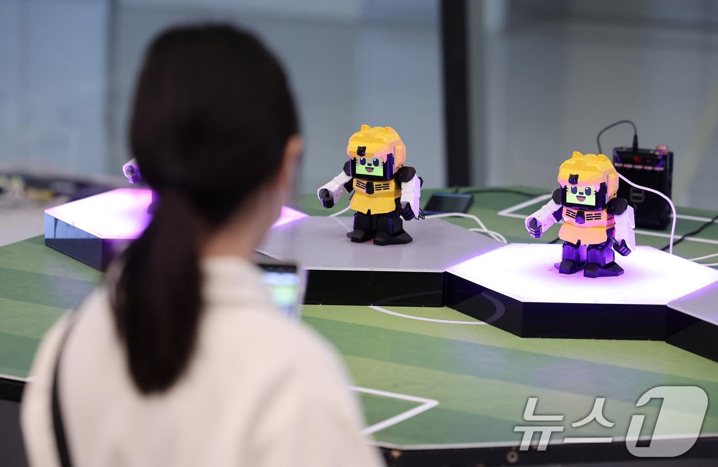 본문 이미지 - 사진은 '서울 AI페스타 2025' 모습.  2025.3.8/뉴스1 ⓒ News1 김성진 기자