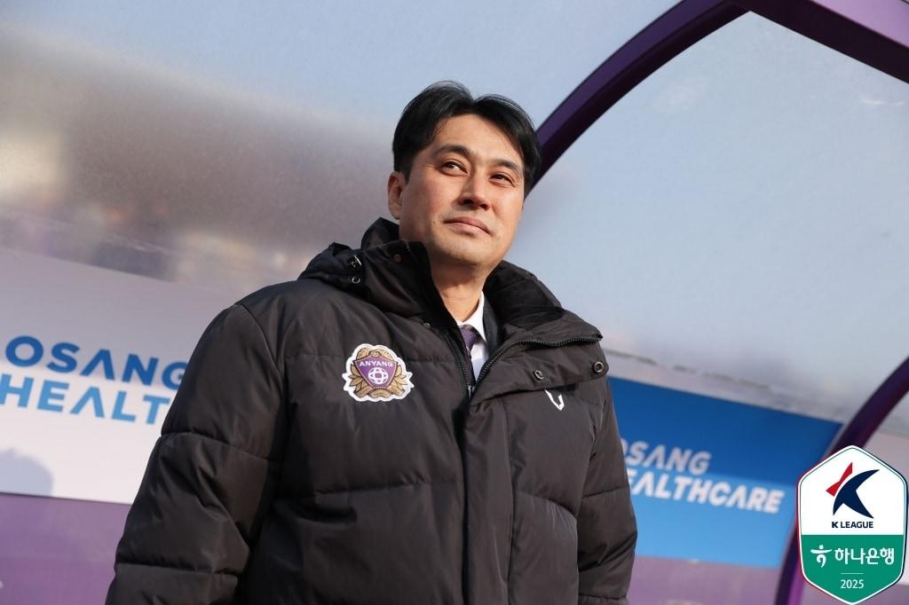 본문 이미지 - 유병훈 안양 감독(한국프로축구연맹 제공)