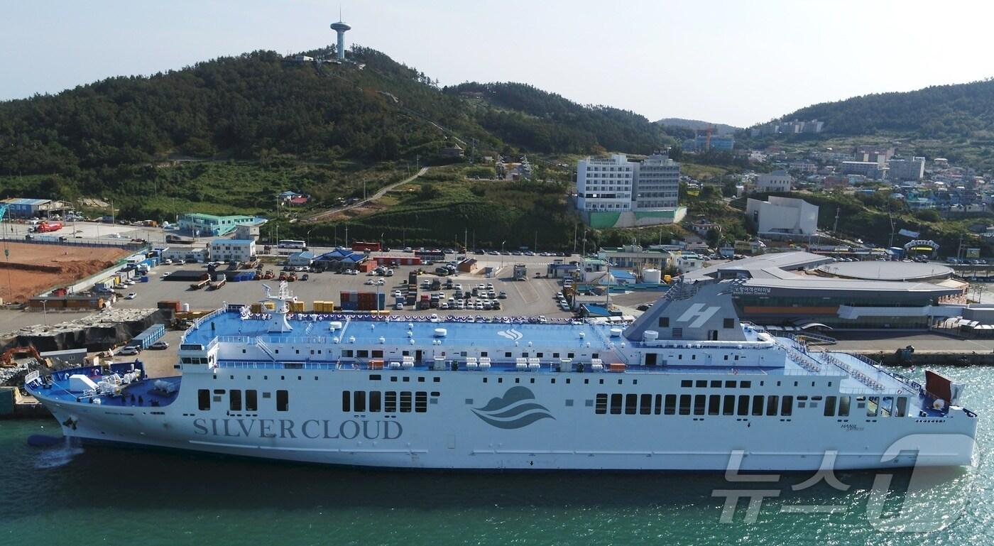 '연안선박 현대화 펀드'로 건조된 한일고속의 완도-제주 간 대형 크루즈급 카페리 '실버클라우드'호(완도군 제공)