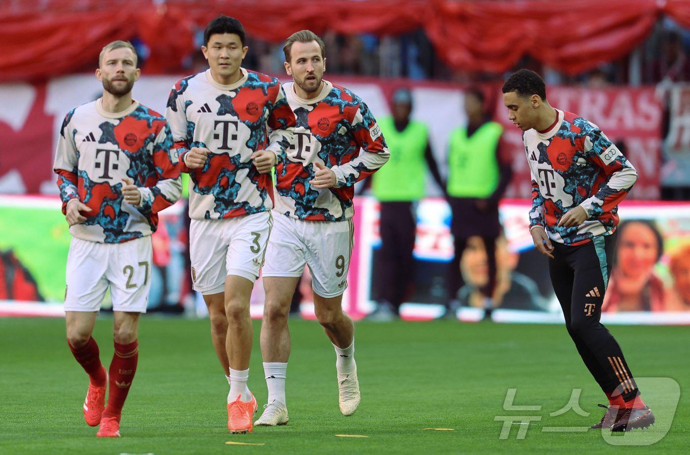 바이에른 뮌헨의 김민재(왼쪽에서 두 번째) ⓒ AFP=뉴스1