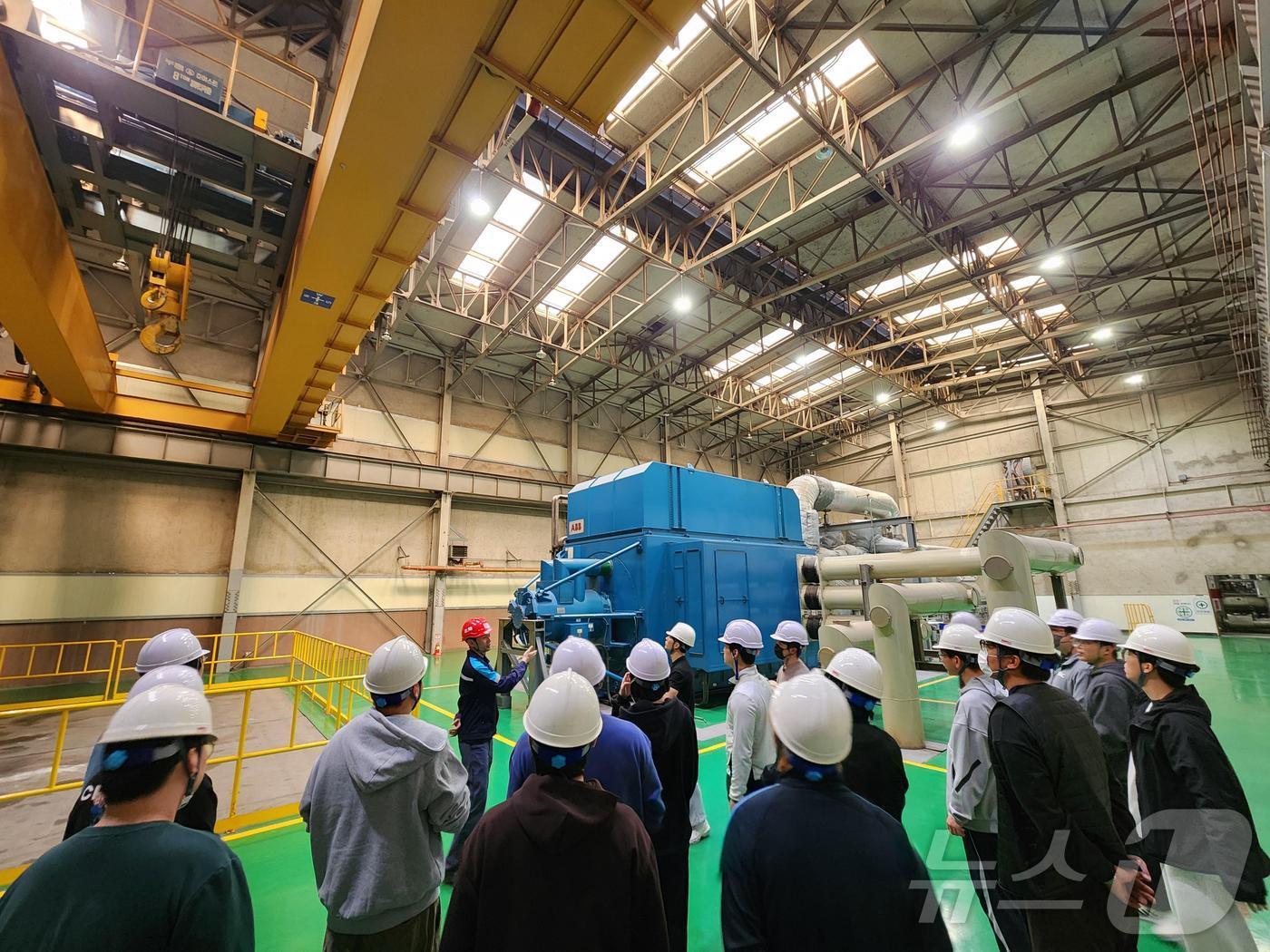 본문 이미지 - 폴리텍IV대학 대전캠퍼스 산업설비과 신입생들  학습 모습. (한국폴리텍Ⅳ대학 제공.재판매 및 DB금지)/뉴스1